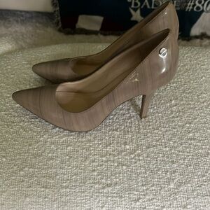 Calvin Klein Natalie High Heeled Pumps in Patterned Taupe Patent  Sz 8.5  New